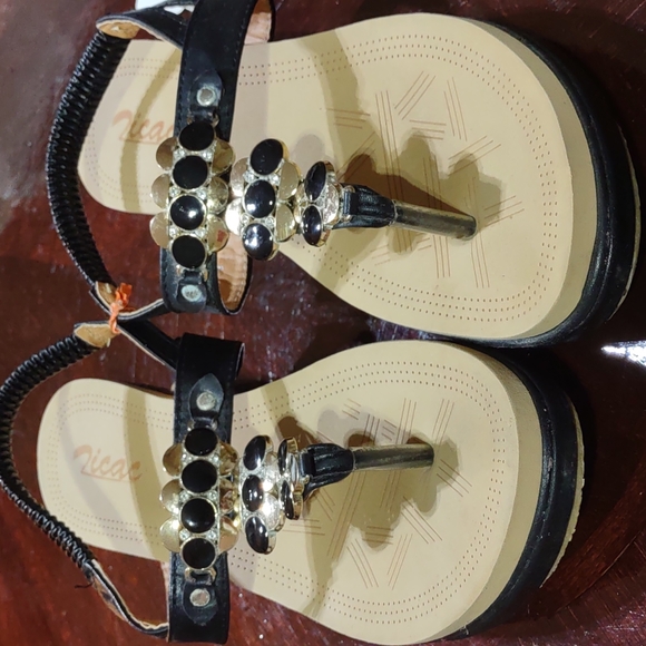 (Sh96)Zicac sandal size 6.5 ?  Or 39 - Picture 1 of 7